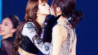 ã€�KPOPã€‘Jennie and Lisa officially announced to be a couple, you know?