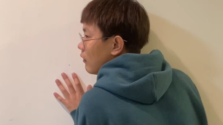 صراع الحب والكراهية مع الجيران... الاستماع خلف الجدران