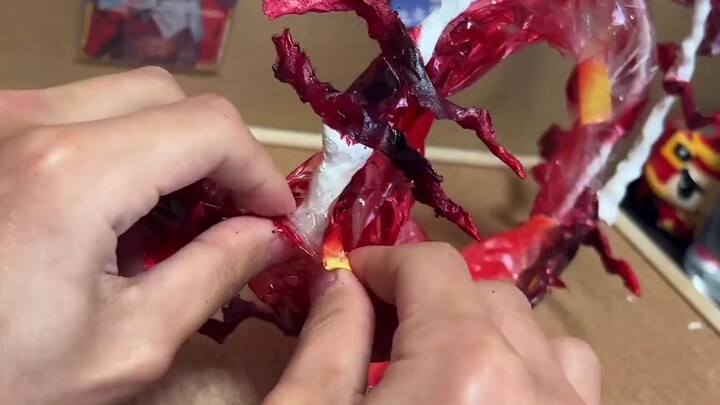 The figure recreates Shanks's special move, Divine Evasion