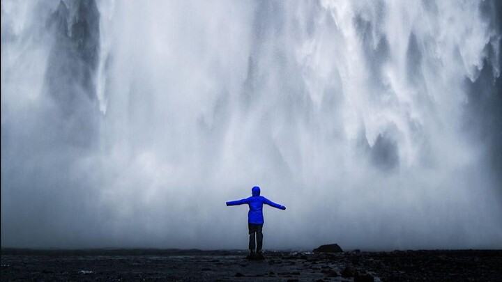 Menjaga cahaya dalam kegelapan, mempertahankan rasionalitas di tengah absurditas