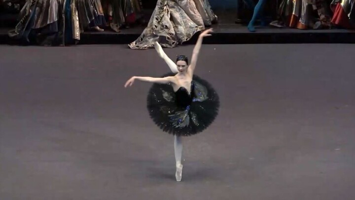 Arina Denisova, Biến tấu Thiên nga đen từ Hồ thiên nga, Nhà hát Ba lê Quốc gia Moscow, 08/02/2024