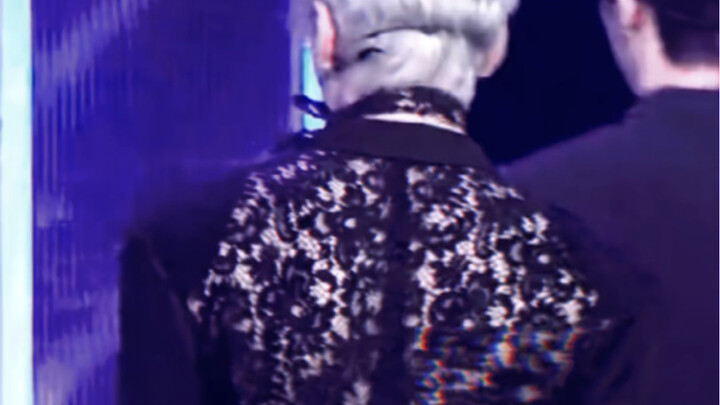 ถ้าฉันหยิบชุดลูกไม้เปิดหลังแบบฉลุทั้งตัวออกมา ท่านจะรับมือยังไงดีล่ะ?