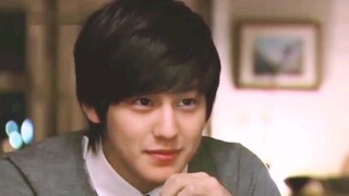 [Kim Bum nở nụ cười] Anh chàng này đúng là hàng hot. Ai có thể tùy ý chuyển đổi giữa sự dịu dàng và 
