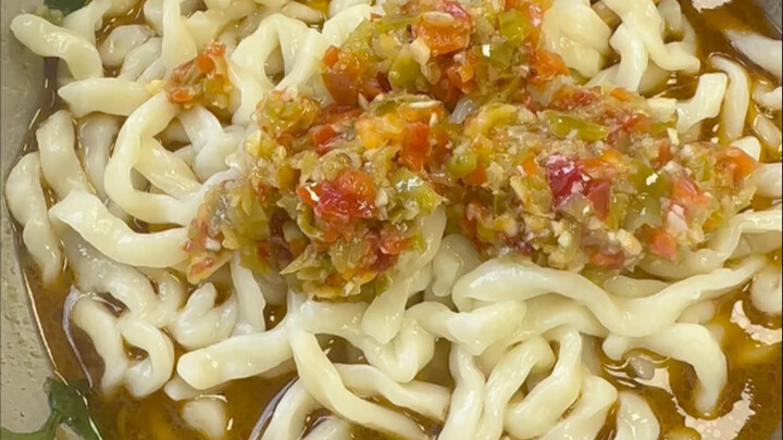 I’m already too embarrassed to ask the boss to refill my noodles again.