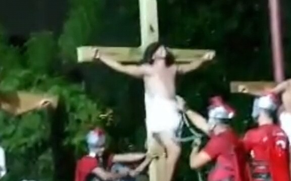 Itu tidak dipaku dengan baik, itu di luar rak