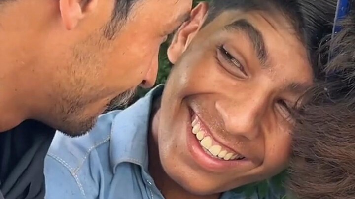 Seri pekerja terampil di jalur penurun kecepatan