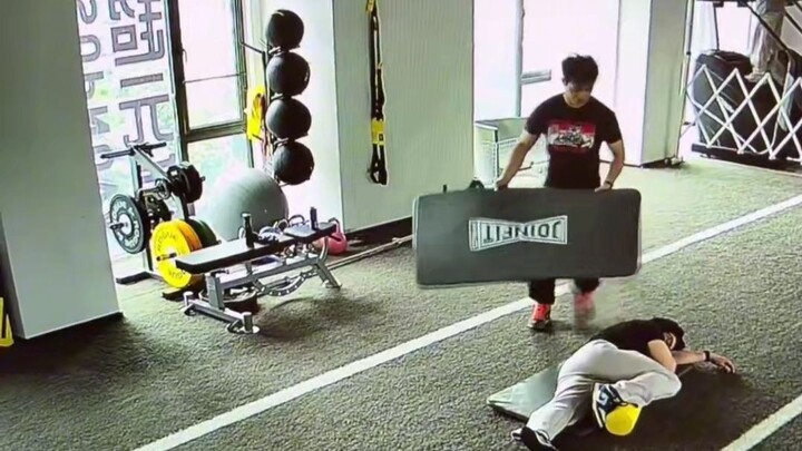 Đêm hôm trước ngủ không ngon thì nhất định đừng đi phòng gym