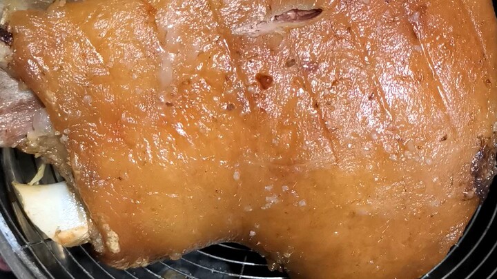 Pinaputok na Crispy Pata .. Satisfying video 😊