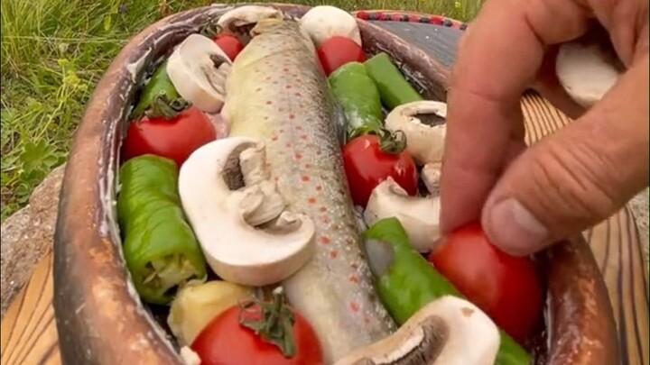 Turkish internet celebrity and outdoor food blogger Karadenizli Maceracı has posted an update—come a