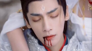 没天理了，为什么他闭眼吐血半死不活的都能这么好看，这谁能忍住不偷水晶救他！