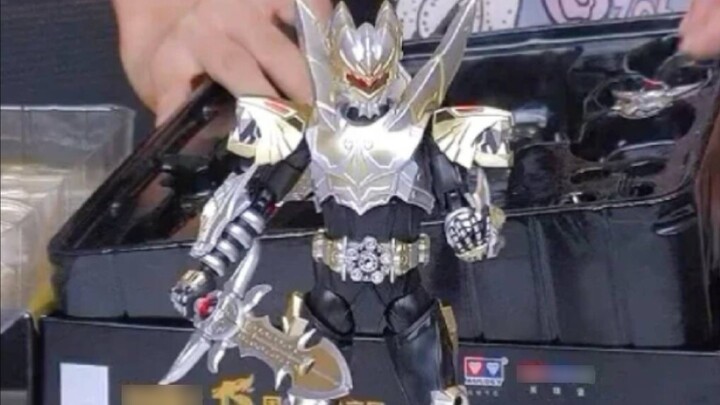 No, this proportion and joints? High-end finished product? Audi, are you serious? Audi Armor Warrior