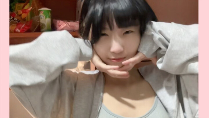 Both in the dorm and on the way to class, they’re such silly kids haha