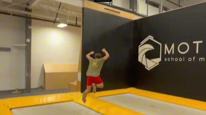 Jump onto the wall with the fewest bounces possible