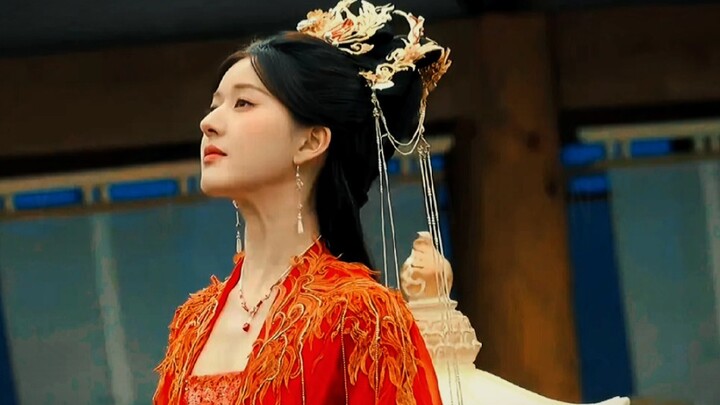 Feng Yin sangat cantik, dan tampilan rusak dari gaun merah Ayin serta gaun rusaknya juga sangat inda