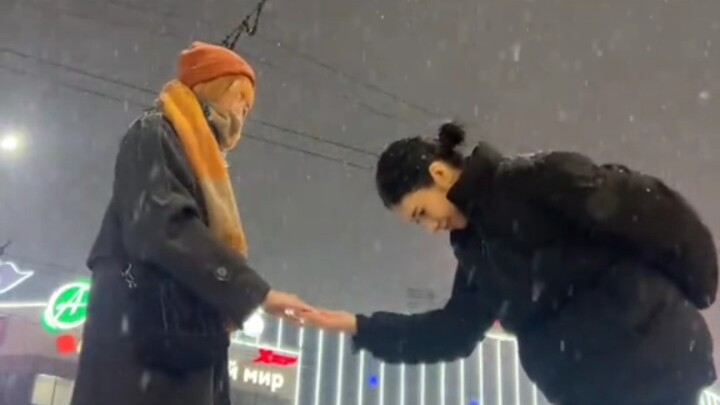 【ยูริ】ถึงฤดูกาลที่ต้องกระโดดเล่นเพลง Snowman กับแฟนแล้ว แล้วตอนนี้คุณมีแฟนสาวหรือยัง?