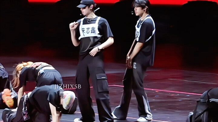 【彩排流出】极儿鑫儿这个tie身move…