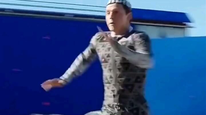 Klip aksi di balik layar Holland dalam Spider-Man: No Return menunjukkan gerakannya yang halus, meng