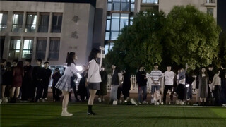 Finally I can be a sweet girl on the playground! I danced gee on the playground of Hecai!