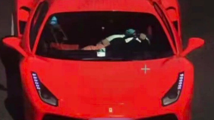 ไม่ผิดหวังจริงๆ ที่เป็นผู้โดยสารข้างคนขับของเฟอร์รารี ช่างเอาใจใส่เหลือเกิน… #เฟอร์รารี #เฟอร์รารีชน