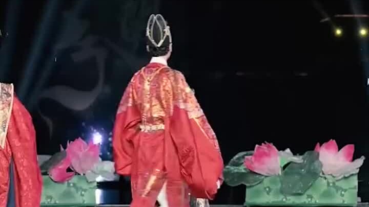 Nenek 80 tahun catwalk pakai hanfu, membuat seluruh penonton terpukau #  #