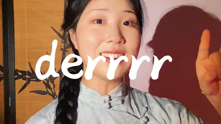 Còn cài hẳn một bông hoa vòng to đùng bên tóc mai nữa kìa～