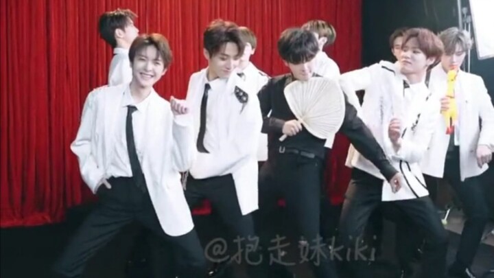 【UNINE】当摇人们的扭胯舞被放大（伪直拍？）