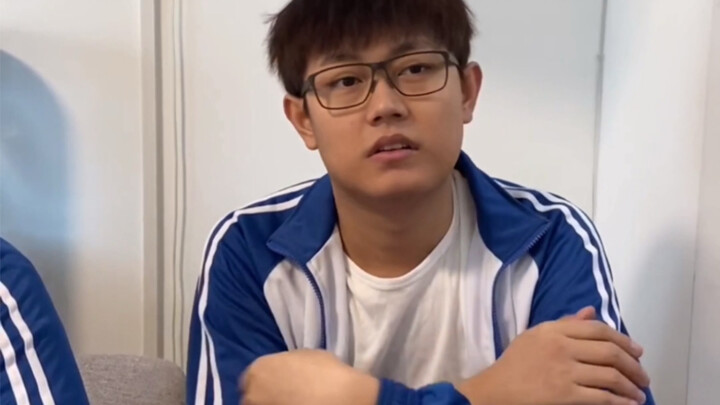 Seorang siswa ternyata berhasil menguasai keterampilan luar biasa saat pelajaran berlangsung! Membua