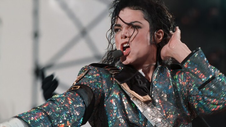 [Montage] Watch All of Michael Jackson's Classic Dances in 300 Seconds