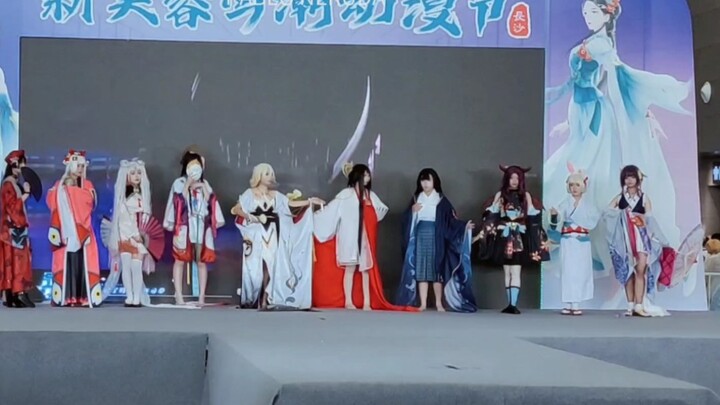 Siapa yang masih melakukan Onmyoji di konvensi komik tahun 2023? Oh, ini aku!