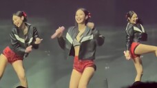 JENNIE danced to Money, and LISA sang along