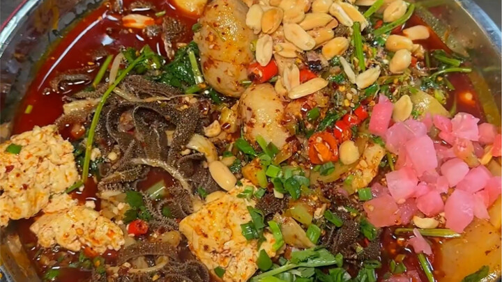 شوارع تشونغتشينغ: مالاتانغ حارّ ولذيذ إلى أقصى الحدود! في الشتاء، كوب واحد يدفئك من الداخل إلى الخار