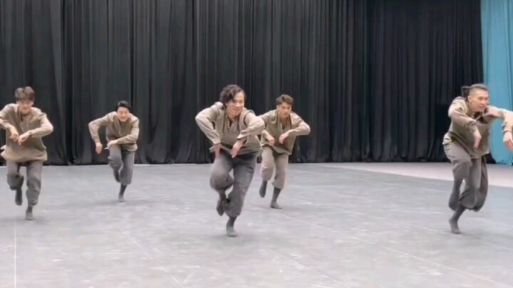 [Mongolian Dance][Chang Hongji] and young dancers from Shenzhen Opera and Dance Theater perform "Xig