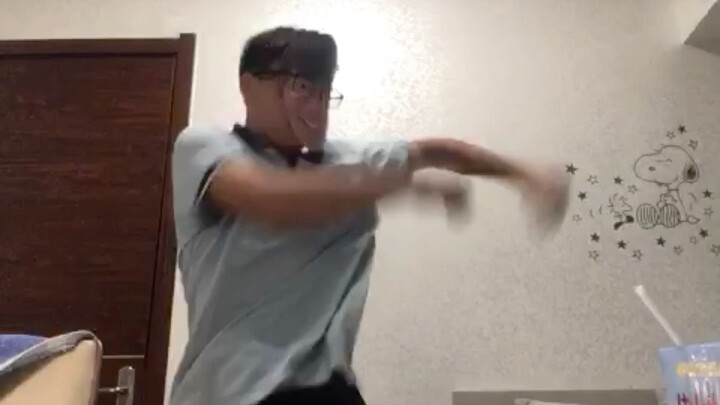 Nhảy trong lớp khi đạt 100 like!