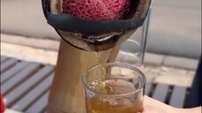 Minuman langka guys.... jarang ada di jakarta.. Dri pohon nya langsung kata si bapak..