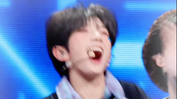 Kalau langit runtuh, anjing kecil yang menopangnya; kakak minum obat tapi tetap tidak bahagia | Reka