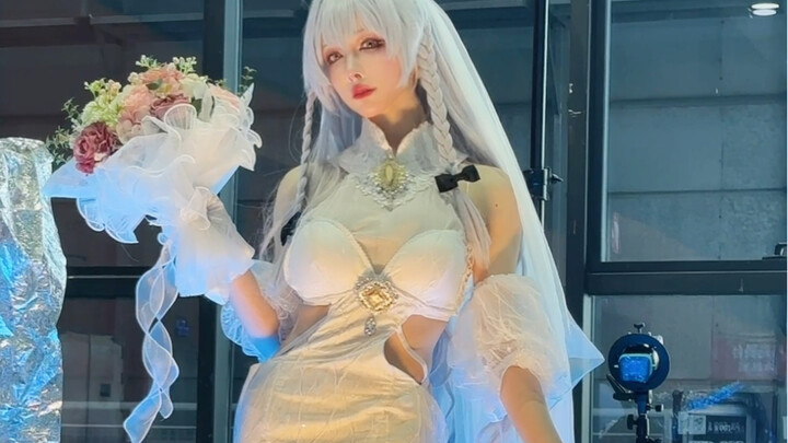 Oh my, whose bride is this in the Azure realm? So beautiful! Absolutely elegant~