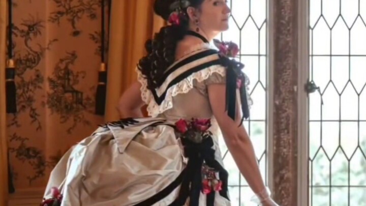 The elegant and beautiful basque dress, a fashion trend of the 1870s