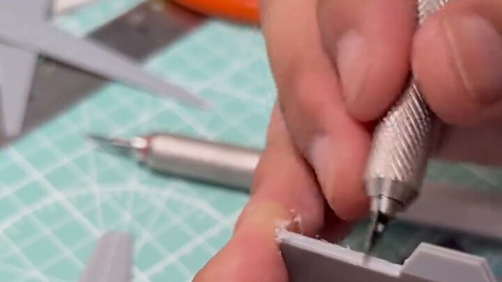 3.2/Use plastic sheet to gei the shield of the heavy-duty Bull Gundam to add some gameplay!