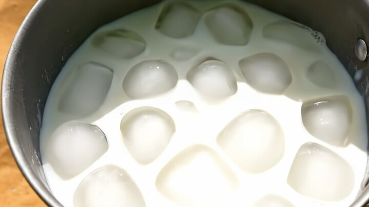 عالق في الصحراء وعَطِشتُ ثلاثة أيام! أي كرة مضغوطة ستختار؟