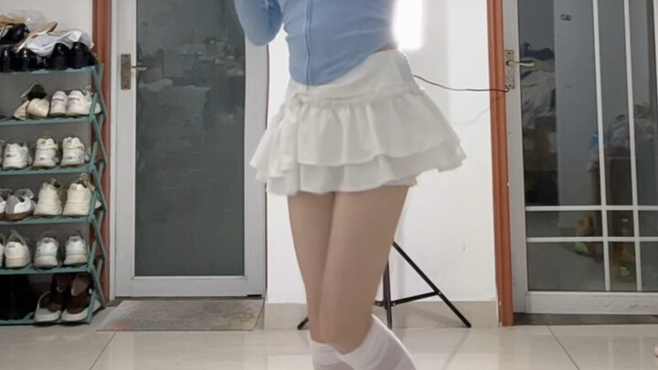 The bus heading to kindergarten—super cute little sock-washing dance, let's burn some fat together w