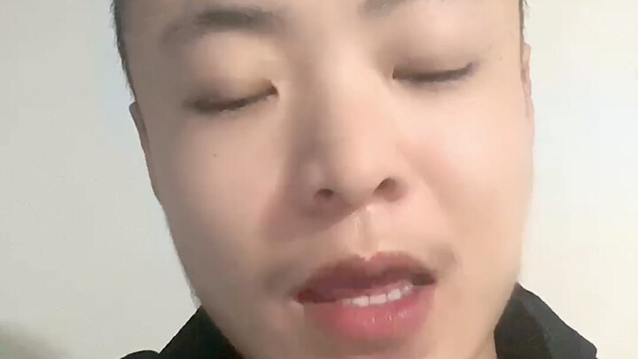 يا إخوان، ساعدوني في إعادة نشر هذا الفيديو ليشاهده المزيد من الناس، وأخبروني كيف يمكنني تقديم شكوى ض