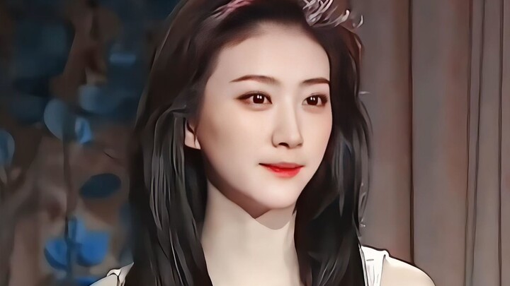 Wow! Turns out she was already this stunning when she first debuted!