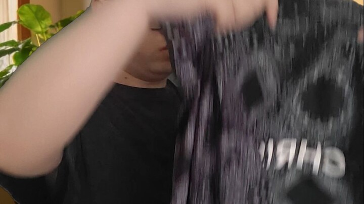 Why Don’t Men’s Clothes Use Huge Price Tags?