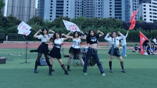 Satu-satunya versi restorasi kostum "TOMBOY" KPOP di Festival Musik Universitas