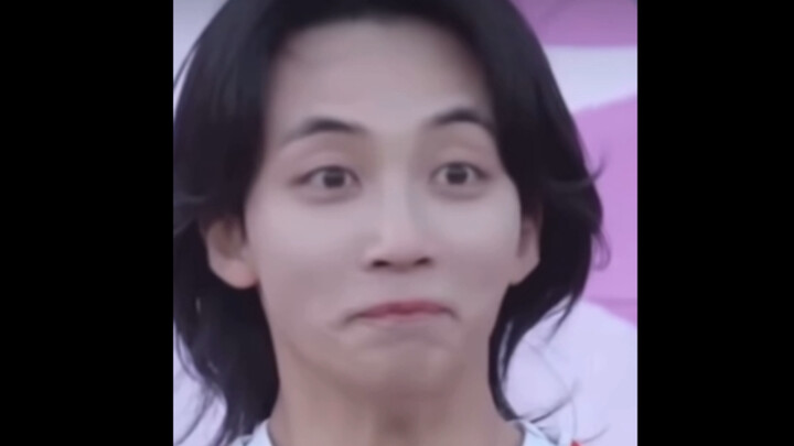 Ada yang mengerti? Ekspresi para member di bagian saat Seventeen tidak boleh berbicara dalam bahasa 