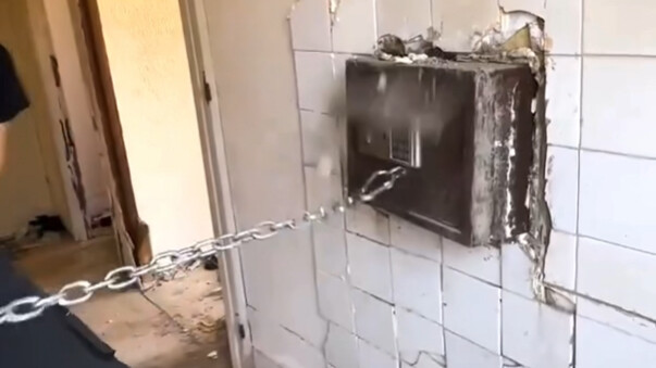 Membuka kotak kejutan di luar negeri