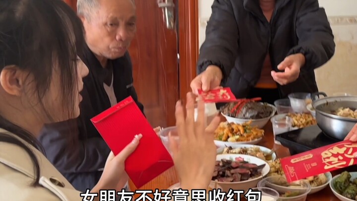 会帮女朋友主动收红包的男朋友太加分了