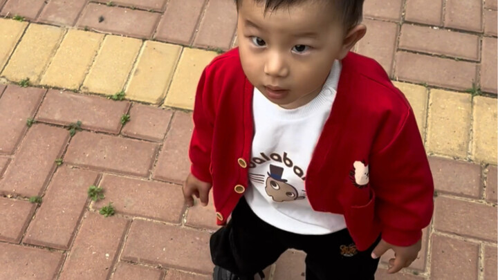 صبي صغير سعيد