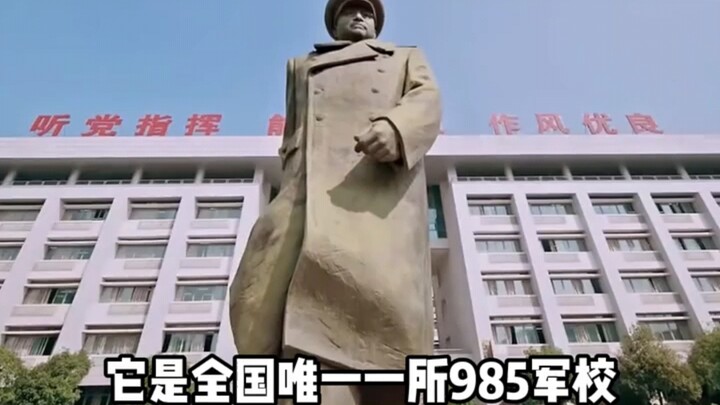 Đại học Thâm Quyến giàu đến mức nào? Sân golf + gen của Bắc Đại và Thanh Hoa!