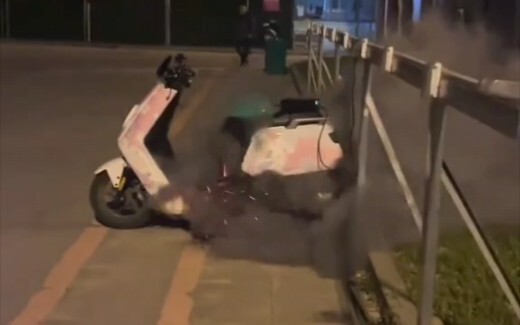 Đốt pháo hoa thôi